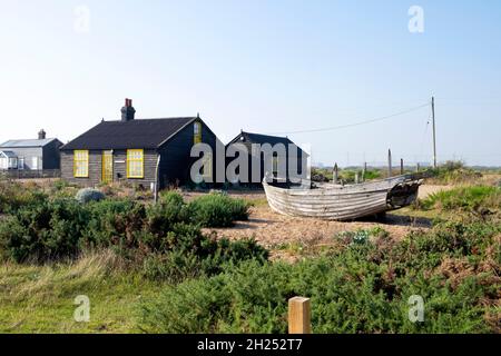 Derek Jarman Haus Hütte Cottage House und Garten in der Landschaft in der Nähe von Dungeness Power Station und East Sussex in Kent England Großbritannien KATHY DEWITT Stockfoto