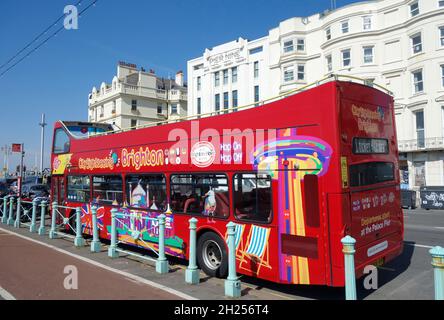 Eine Stadt Sightseeing-Bus in Brighton im Süden Englands. Stockfoto