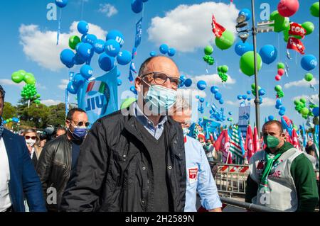 Rom, Italien 16/10/2021: Manifestazione Mai più Fascismi in risposta all'attacco alla sede della CGIL della destra parafascista. Auf dem Foto Enrico Letta, Sekretär der Demokratischen Partei. © Andrea Sabbadini Stockfoto