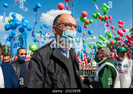 Rom, Italien 16/10/2021: Manifestazione Mai più Fascismi in risposta all'attacco alla sede della CGIL della destra parafascista. Auf dem Foto Enrico Letta, Sekretär der Demokratischen Partei. © Andrea Sabbadini Stockfoto