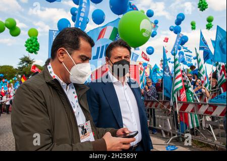 Rom, Italien 16/10/2021: Manifestazione Mai più Fascismi in risposta all'attacco alla sede della CGIL della destra parafascista. Auf dem Foto Giuseppe Conte, Anführer der fünf-Sterne-Bewegung. © Andrea Sabbadini Stockfoto