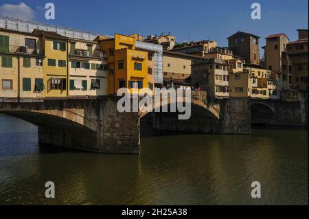 Die nordwestliche Seite der Ponte Vecchio in Florenz, Toskana, Italien Stockfoto