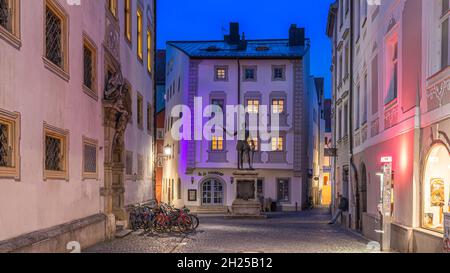 Zieroldplatz in Regensburg mit der Statue von Don Juan de Austria Stockfoto