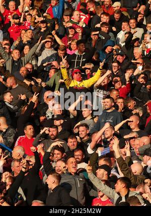 Manchester United Fans - Leicester City / Manchester United, Premier League, King Power Stadium, Leicester, Großbritannien - 16. Oktober 2021 nur zur redaktionellen Verwendung - es gelten DataCo-Einschränkungen Stockfoto