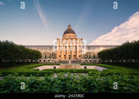 Schöne Architektur in Hofgarten, München, Bayern, Deutschland, auf blauem Himmel Hintergrund Stockfoto