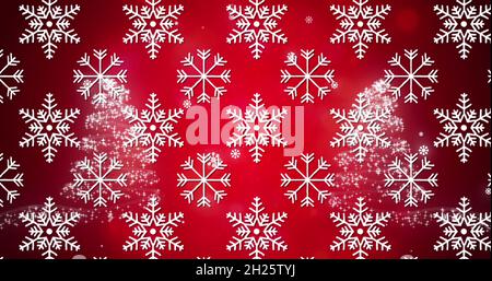 Schneeflocken-Symbole in nahtlosem Muster gegen zwei weihnachtsbäume auf rotem Hintergrund Stockfoto