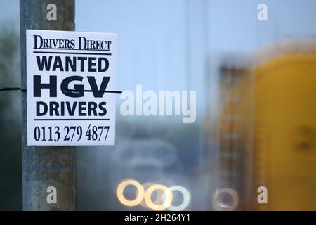 lkw-Fahrer wollten Schild am Straßenrand von leeds united Kingdom Stockfoto