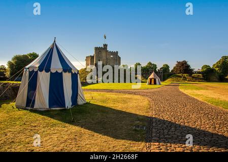Norman Keep, mit Zelten im Vordergrund Cardiff Castle,Panoramic, Autumn, Cardiff, Wales, UK Stockfoto