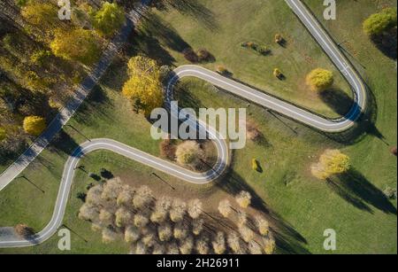 Radweg im Park. Konzepte und Hintergründe zu Ökosystemen und gesunden Umwelt. Stockfoto