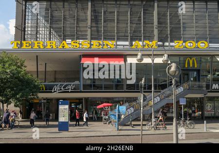 Terrassen am Zoo, McDonald's, Bahnhof Zoo Schloss Charlottenburg Berlin Deutschland Stockfoto