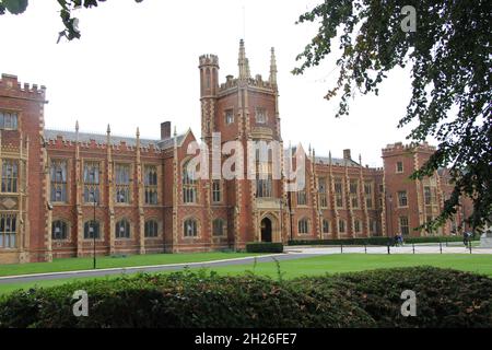 Hauptgebäude der Queens University, Belfast, Nordirland Stockfoto