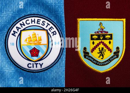 Nahaufnahme des Vereinswappens von man City und Burnley. Stockfoto