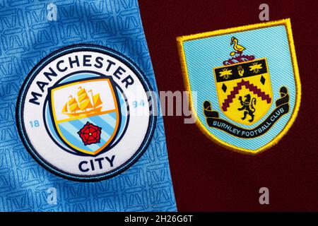 Nahaufnahme des Vereinswappens von man City und Burnley. Stockfoto