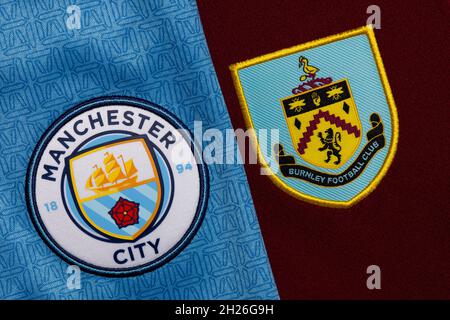 Nahaufnahme des Vereinswappens von man City und Burnley. Stockfoto