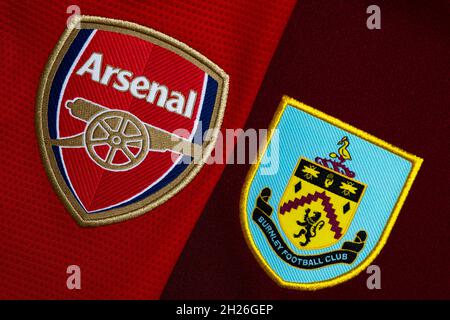Nahaufnahme des Vereinswappens von Arsenal und Burnley. Stockfoto