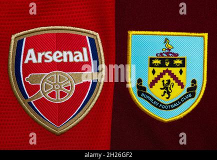 Nahaufnahme des Vereinswappens von Arsenal und Burnley. Stockfoto