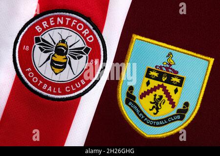 Nahaufnahme des Vereinswappens von Brentford und Burnley. Stockfoto