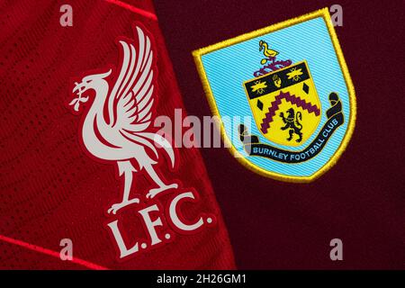 Nahaufnahme des Vereinswappens von Liverpool und Burnley. Stockfoto