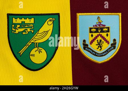 Nahaufnahme des Vereinswappens von Norwich und Burnley. Stockfoto