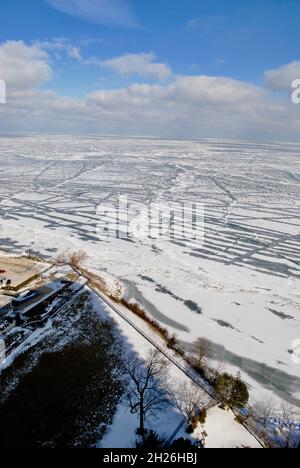 Eis und Schnee über Lake Erie, Lakewood, Ohio Stockfoto