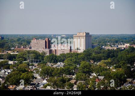 Hochhäuser in Lakewood, Ohio, von der Gold Coast von Lakewood aus gesehen Stockfoto