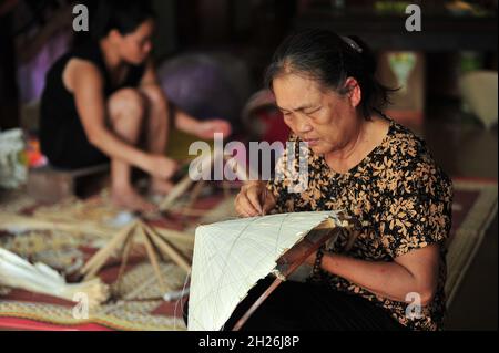 Die Schönheit der konischen Hut Handwerker Stockfoto