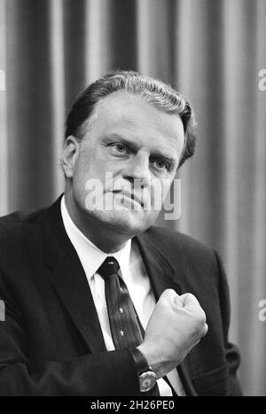 Billy Graham (1918-2018), international bekannter amerikanischer Evangelist, Head and Shoulders Portrait, Warren K. Leffler, US News & World Report Magazine Collection, 1966 Stockfoto