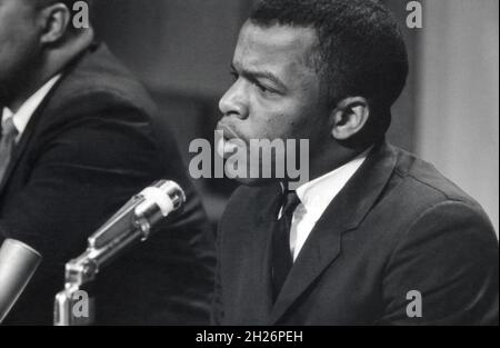 John Lewis, Vorsitzender des Student Nonviolent Coordinating Committee, sprach auf der Sitzung der American Society of Newspaper Editors, Statler Hilton Hotel, Washington, D.C., USA, Marion S. Trikosko, US News & World Report Magazine Collection, 16. April 1964 Stockfoto