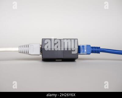 ethernet rj45 lan-Kabelbuchse und -Stecker für Hochgeschwindigkeits-Netzwerkkommunikation Stockfoto