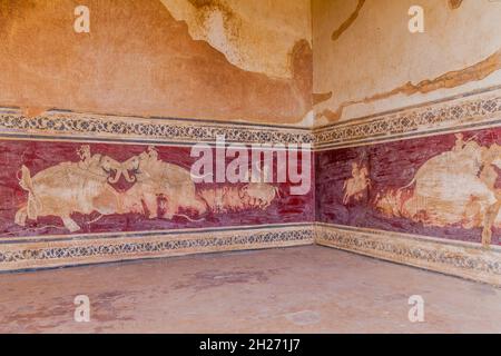 BUNDI, INDIEN - 16. FEBRUAR 2017: Wandmalereien im Garh Palace in Bundi, Rajasthan, Indien Stockfoto