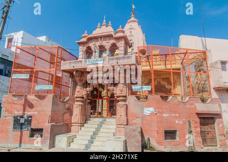 VRINDAVAN, INDIEN - 18. FEBRUAR 2017: Hindu-Tempel in Vrindavan, Bundesstaat Uttar Pradesh, Indien Stockfoto