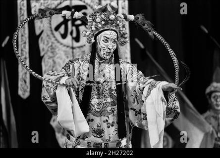 PEKING OPERA kombiniert Musik-Pantomime-Tanz und Gesangsdarbietung Stockfoto