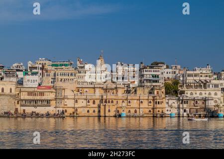 Historische Gebäude am Lal Ghat in Udaipur, Rajasthan Staat, Indien Stockfoto