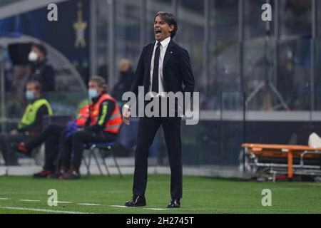 Mailand, Italien, 19. Oktober 2021. Simone Inzaghi Chefcoach des FC Internazionale reagiert während des UEFA Champions League-Spiels bei Giuseppe Meazza, Mailand. Bildnachweis sollte lauten: Jonathan Moscrop / Sportimage Stockfoto