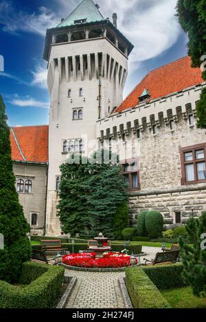 10-13-2021 Smolenice, Slowakei die Burg Smolenice - Eine Burg am östlichen Hang der Kleinen Karpaten, in der Nähe der Stadt Smolenice, Slowakei. Stockfoto