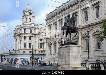 Whitehall, London, 2021. Feldmarschall Douglas Haig, 1. Earl Haig, war ein hochrangiger Offizier der britischen Armee. Das Denkmal steht in der Nähe des Cenotaphs Stockfoto