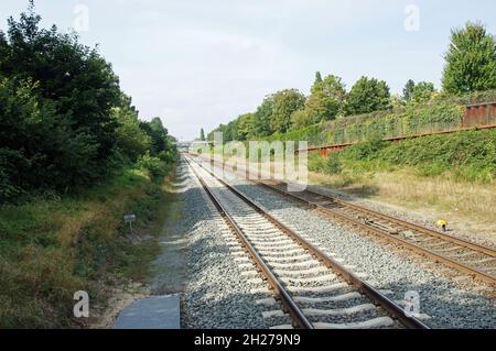 Eisenbahn, die bis ins Unendliche in Nijmegen in den Niederlanden geht Stockfoto