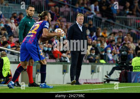 Ronald Koeman vom FC Barcelona während des UEFA Champions League-Spiels zwischen dem FC Barcelona und Dynamo Kyivat Camp Nou in Barcelona, Spanien. Stockfoto