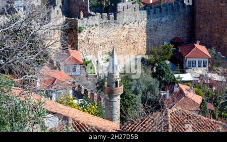 Nahaufnahme des Roten Turms, der lokal als Kizil Kule in Alanya, Antalya, Türkei, bekannt ist. Stockfoto