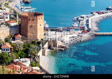 Nahaufnahme des Roten Turms, der lokal als Kızıl Kule in Alanya, Antalya, Türkei, bekannt ist. Stockfoto