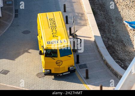 Gelber Prosegur gepanzerter Sicherheitswagen in Can Pastilla in der Nähe von Palma Mallorca Spanien Stockfoto