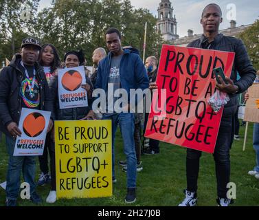 London, England, Großbritannien 20. Oktober 2021 Flüchtlinge begrüßen Protest gegen Priti Patels Flüchtlingsgesetz am Parliament Square. Mehrere tausend Demonstranten versammelten sich mit Spruchbändern und Plakaten und hörten sich Reden von Flüchtlingen und von Flüchtlingen sowie von Jeremy Corbyn an Stockfoto