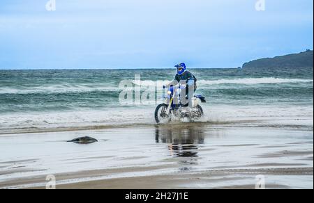 Trailbike-Fahrten am Rainbow Beach, Great Sandy National Park, Gympie Region, Qeensland, Australien Stockfoto