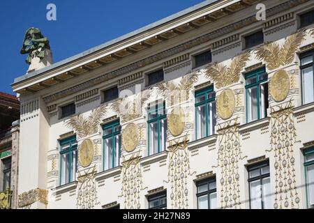 Die berühmten Jugendstilhäuser von Otto Wagner in der linken Wienzeile in Wien, Österreich, Europa - die berühmten Jugendstilhäuser von Otto Wagner in Stockfoto