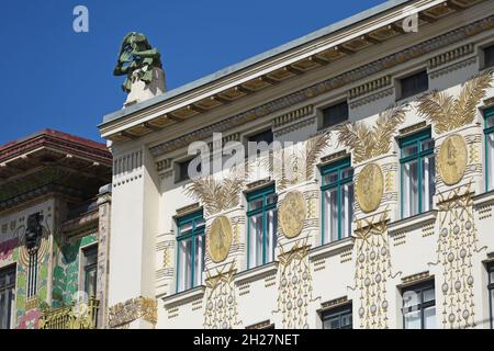 Die berühmten Jugendstilhäuser von Otto Wagner in der linken Wienzeile in Wien, Österreich, Europa - die berühmten Jugendstilhäuser von Otto Wagner in Stockfoto