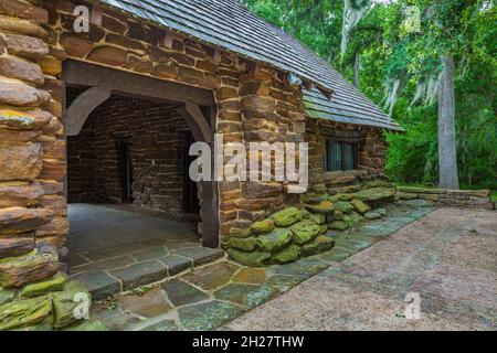 Refektorium, das in den 1930er Jahren von den jungen Männern des Civilian Conservation Corps im Palmetto State Park in der Nähe von Luling, Texas, USA, errichtet wurde Stockfoto