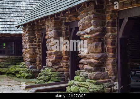 Refektorium, das in den 1930er Jahren von den jungen Männern des Civilian Conservation Corps im Palmetto State Park in der Nähe von Luling, Texas, USA, errichtet wurde Stockfoto