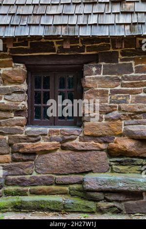 Refektorium, das in den 1930er Jahren von den jungen Männern des Civilian Conservation Corps im Palmetto State Park in der Nähe von Luling, Texas, USA, errichtet wurde Stockfoto