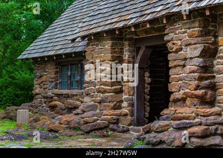 Refektorium, das in den 1930er Jahren von den jungen Männern des Civilian Conservation Corps im Palmetto State Park in der Nähe von Luling, Texas, USA, errichtet wurde Stockfoto