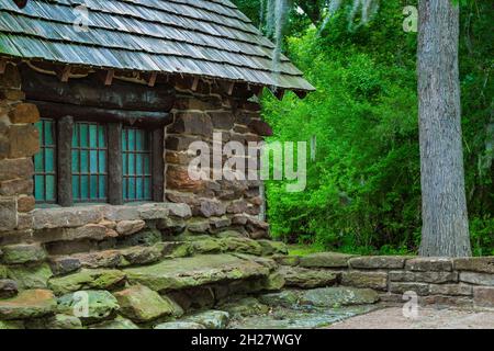 Refektorium, das in den 1930er Jahren von den jungen Männern des Civilian Conservation Corps im Palmetto State Park in der Nähe von Luling, Texas, USA, errichtet wurde Stockfoto